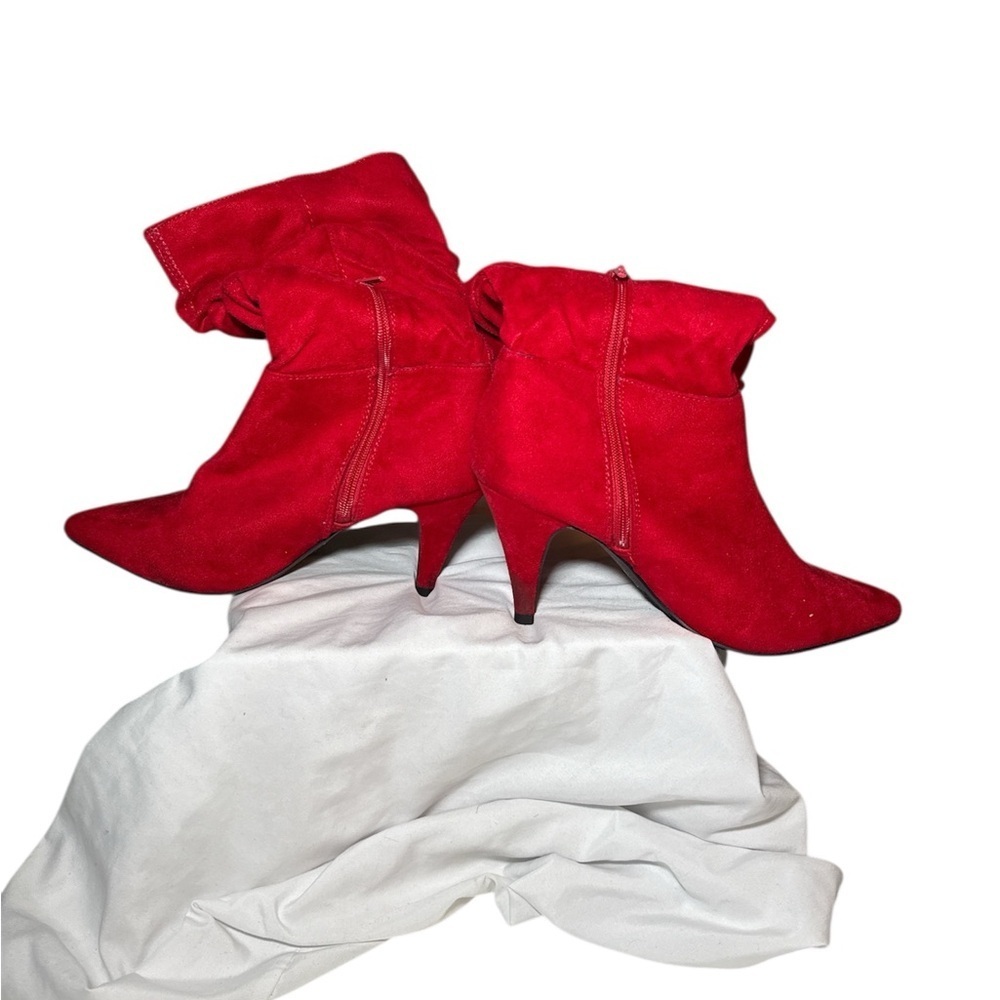 City Classified Red Faux Suede Slouch Boots Women's 7.5 - Picture 2 of 8